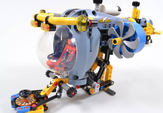 LEGO-Technic-42201-Deep-Sea-Research-Submarine-review-featured-image-800x445.png